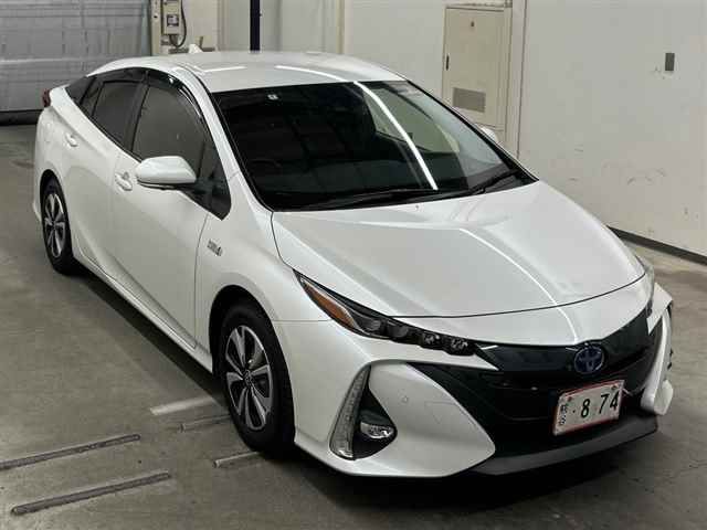 2020 Toyota Prius PHEV Sセーフティパッケージ Japan auction vehicle