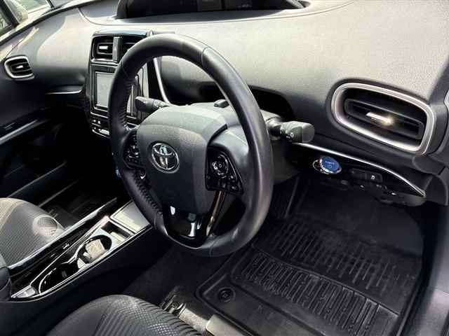 2020 Toyota Prius PHEV Sセーフティパッケージ auction photo 3