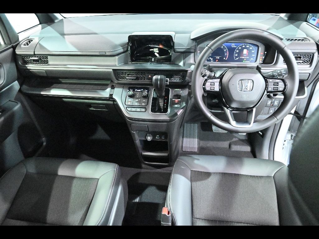 2026 Honda Stepwgn 4WD 7人 auction photo 3
