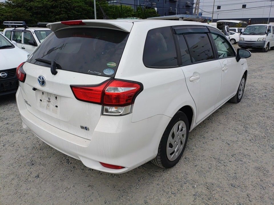 2018 Toyota Corolla Fielder auction photo 2