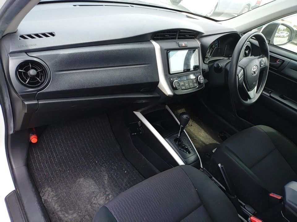 2018 Toyota Corolla Fielder auction photo 16