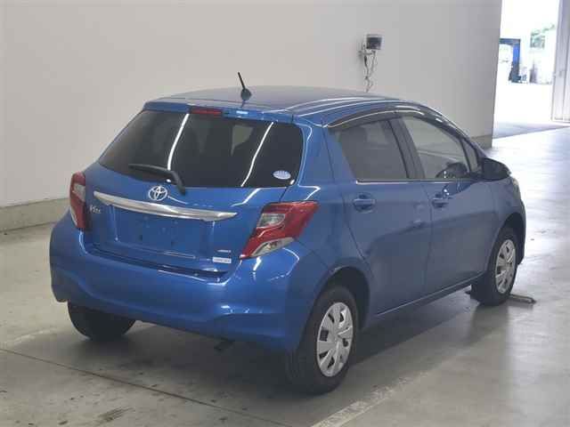 2016 Toyota Vitz F auction photo 5