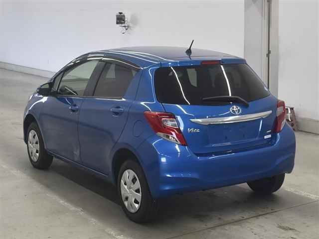 2016 Toyota Vitz F auction photo 2