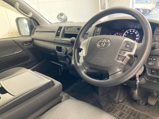 2023 Toyota Hiace DX auction photo 2