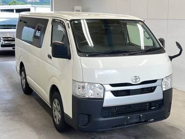 2023 Toyota Hiace DX auction photo 4