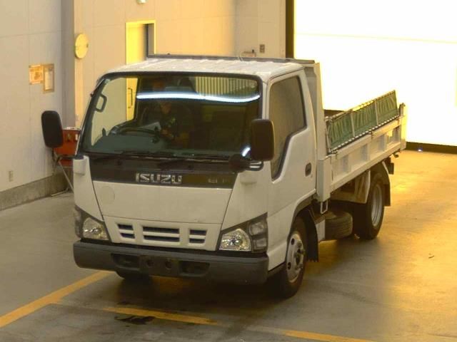 2006 Isuzu Elf dump Japan auction vehicle