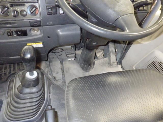 2009 Isuzu Forward mixer auction photo 7