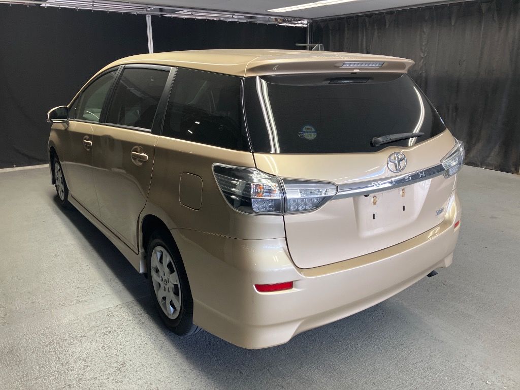 2015 Toyota Wish 1.8X auction photo 2