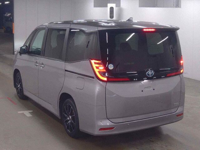 2024 Toyota Noah Hybrid X auction photo 2