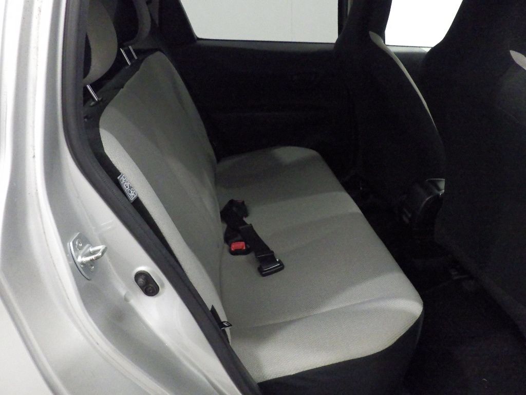 2011 Toyota ヴィッツ 5HB F auction photo 7