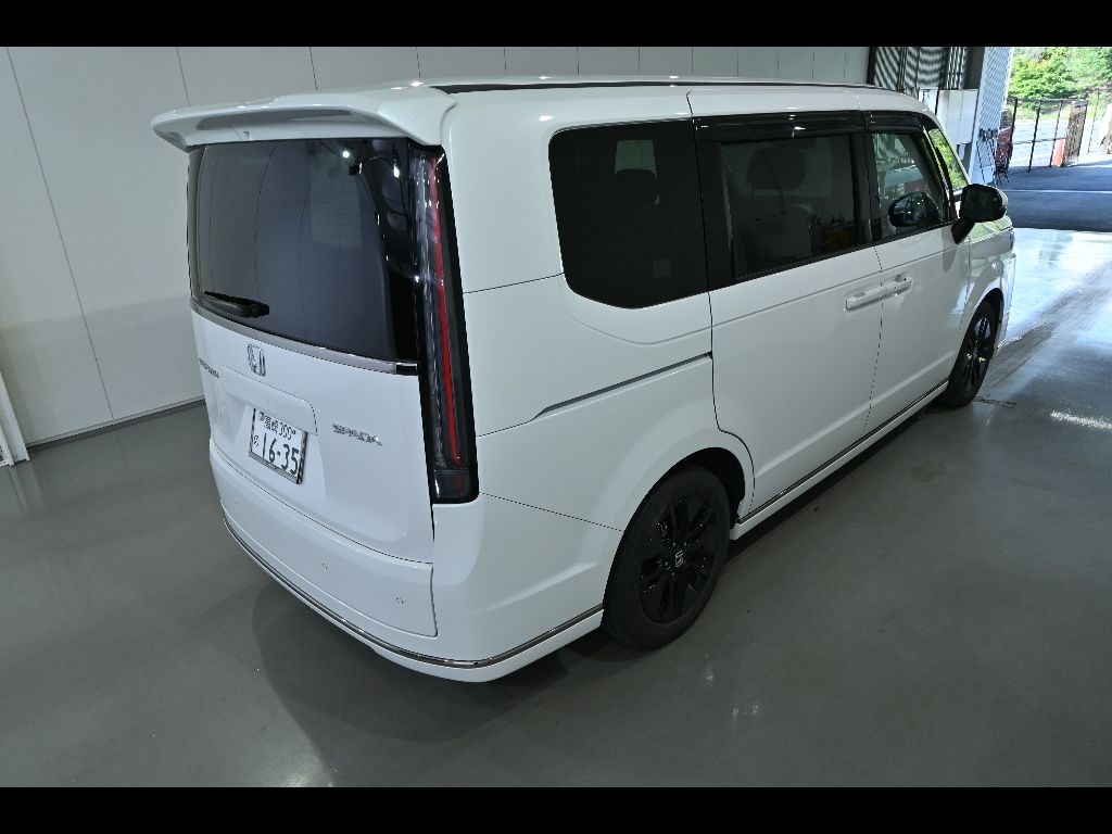2024 Honda Stepwgn 7人 auction photo 2