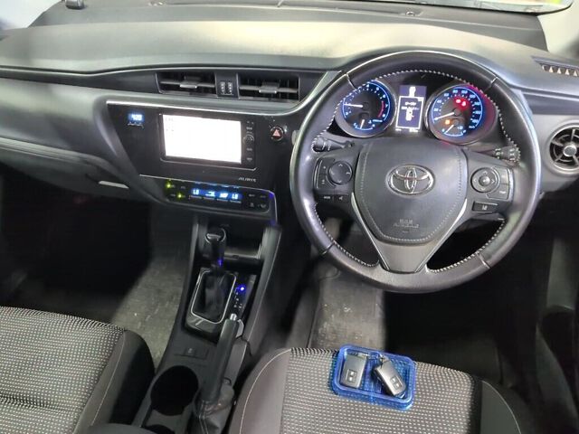 2015 Toyota Auris 150X Sパッケージ auction photo 3