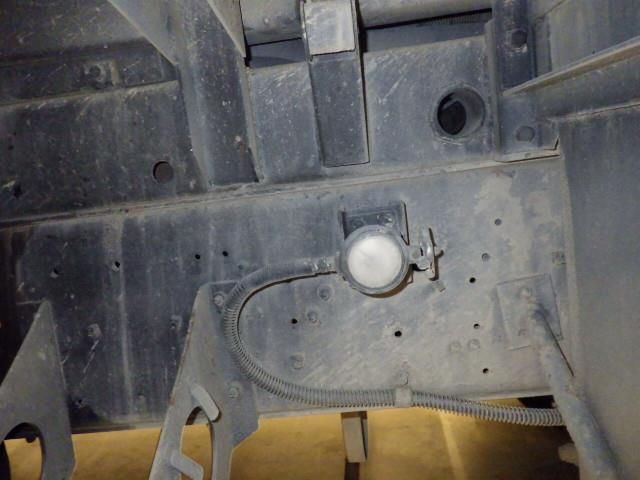 2002 Isuzu dump auction photo 4