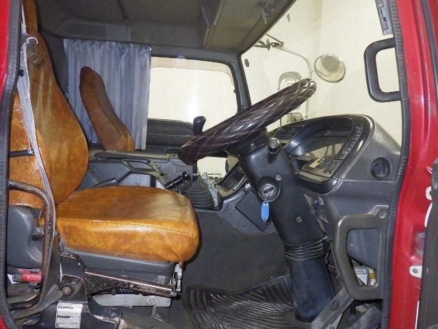 2002 Isuzu dump auction photo 5