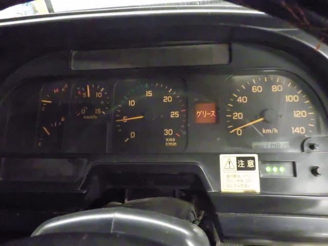 2002 Isuzu dump auction photo 6