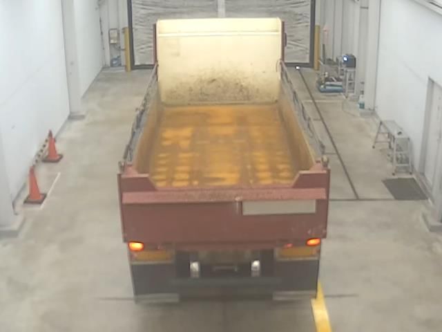 2002 Isuzu dump auction photo 3