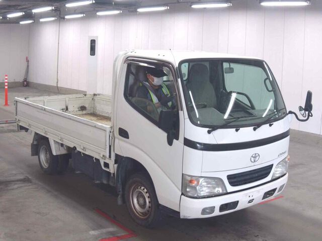 2006 Toyota Dyna Japan auction vehicle