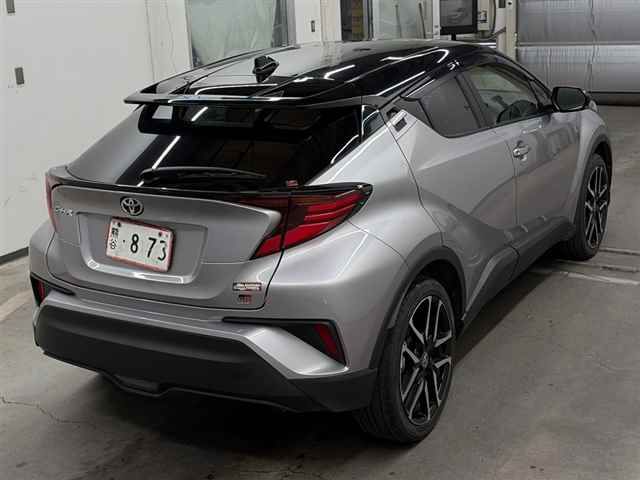2023 Toyota C-HR S-T GR Sport 4WD auction photo 5