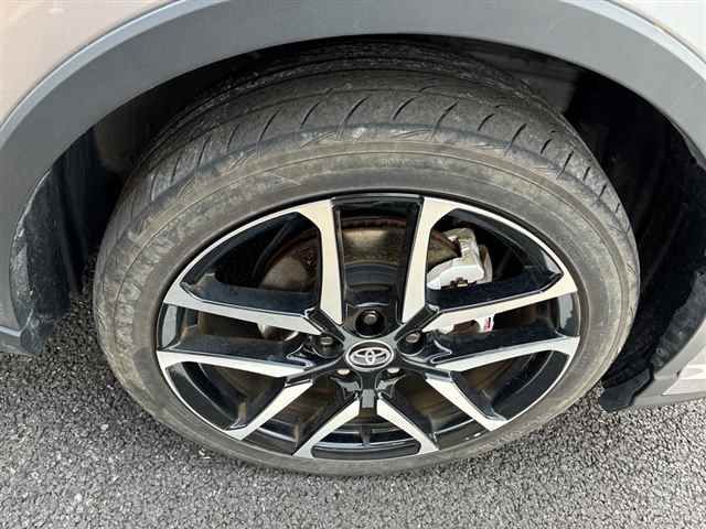 2023 Toyota C-HR S-T GR Sport 4WD auction photo 8