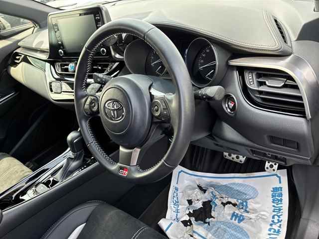 2023 Toyota C-HR S-T GR Sport 4WD auction photo 3