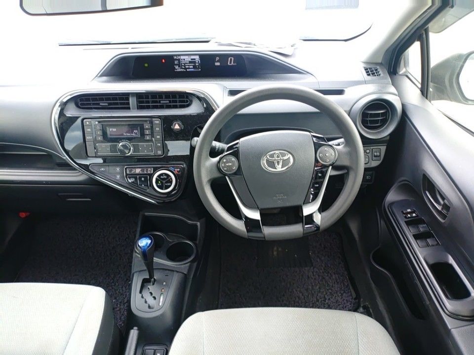 2020 Toyota Aqua auction photo 3