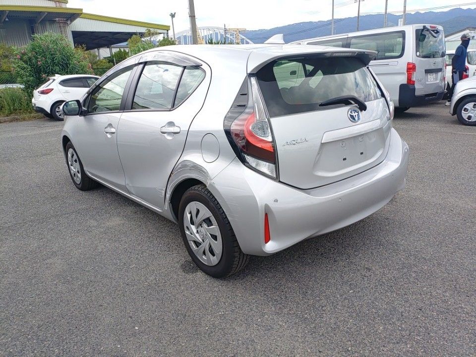 2020 Toyota Aqua auction photo 6