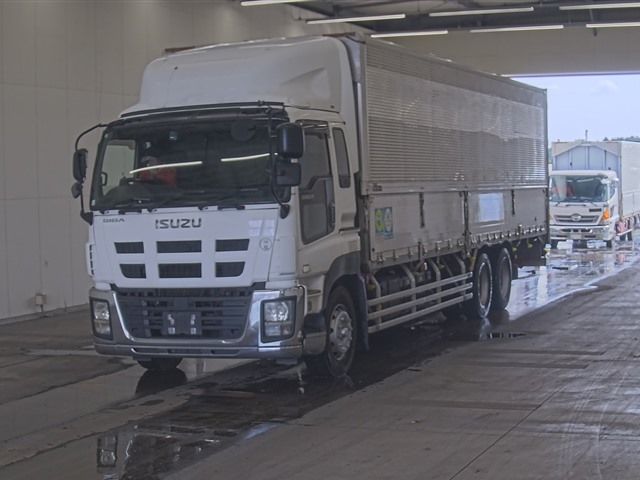 2011 Isuzu Giga Aluminum Wing Japan auction vehicle