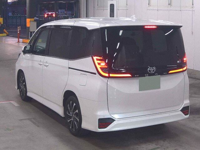 2025 Toyota Noah S-Z auction photo 2