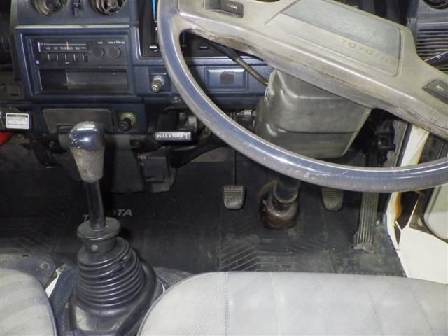 1989 Toyota Hiace Flatbed auction photo 7