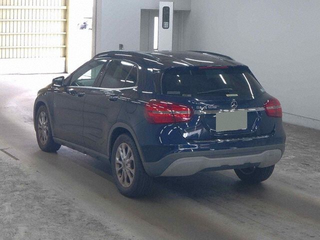2017 Mercedes-Benz GLA-Class GLA180 auction photo 2