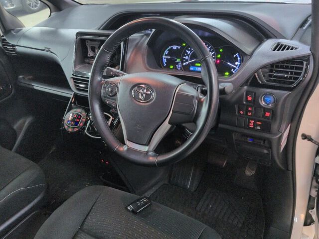 2017 Toyota Noah HV G auction photo 3