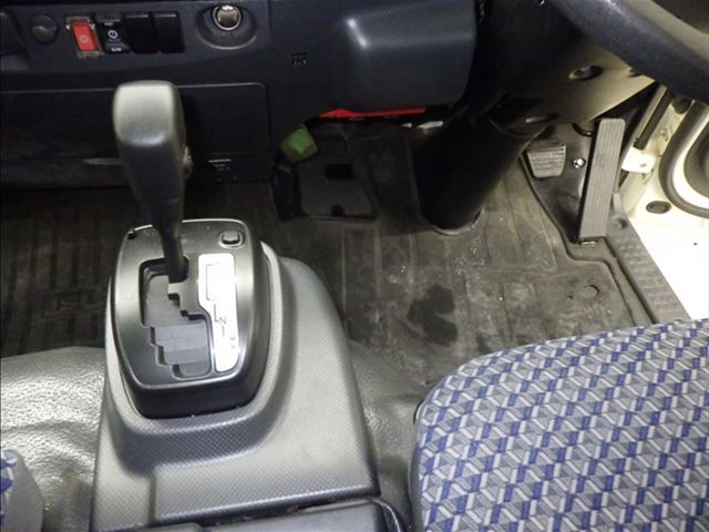 2021 Isuzu Elf Refrigerated and frozen trucks auction photo 8