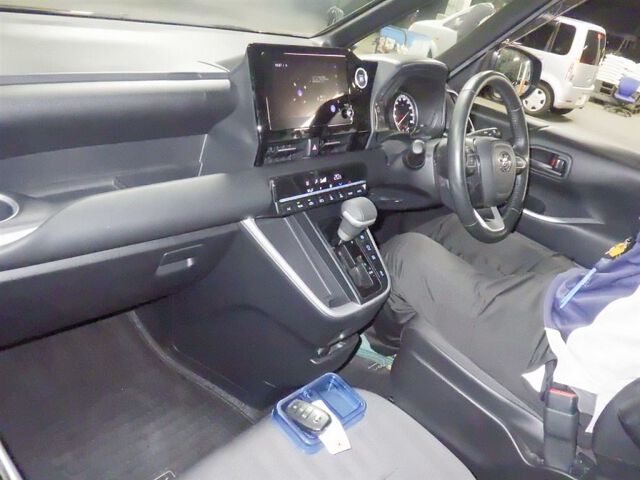 2023 Toyota Voxy S-G auction photo 3