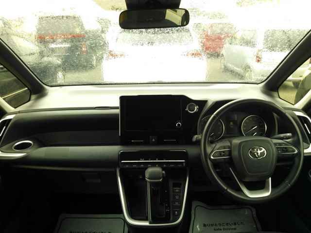 2022 Toyota Noah 4WD G auction photo 8