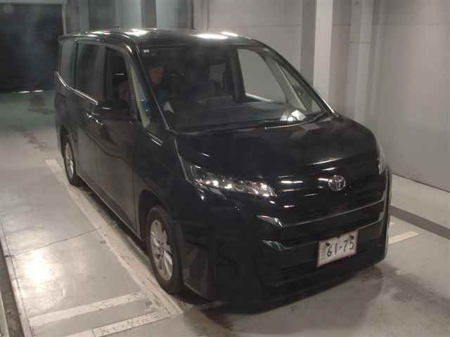 2022 Toyota Noah 4WD G Japan auction vehicle