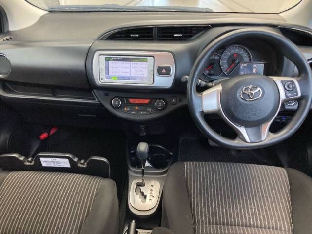 2015 Toyota Vitz ジュエラ auction photo 4