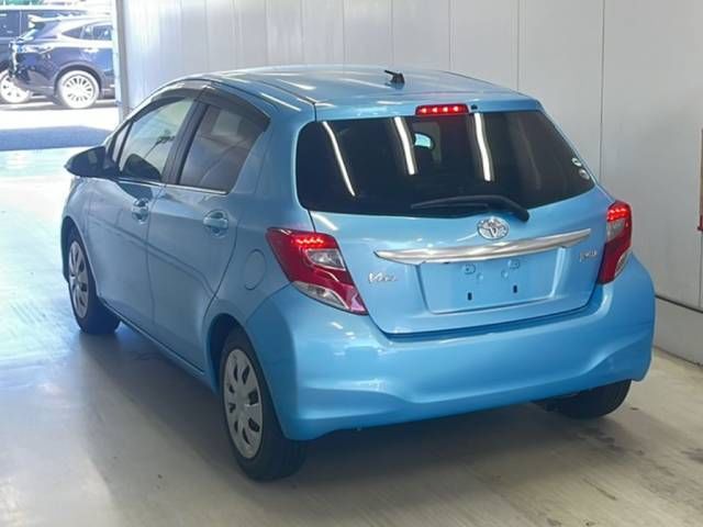 2015 Toyota Vitz ジュエラ auction photo 3