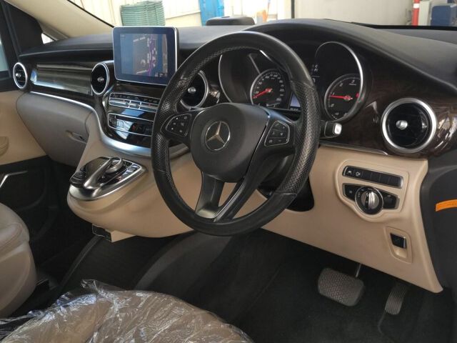 2018 Mercedes-Benz V-Class V220DアバGロング auction photo 3