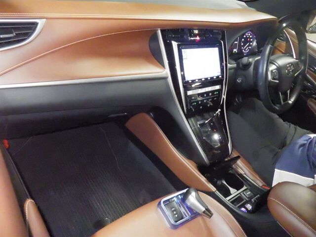 2019 Toyota Harrier premium auction photo 3