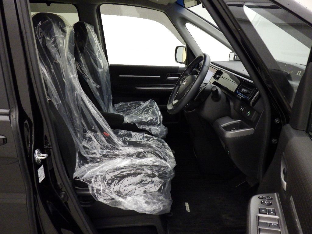2021 Honda Stepwgn 4WD ホンダセンシング auction photo 6
