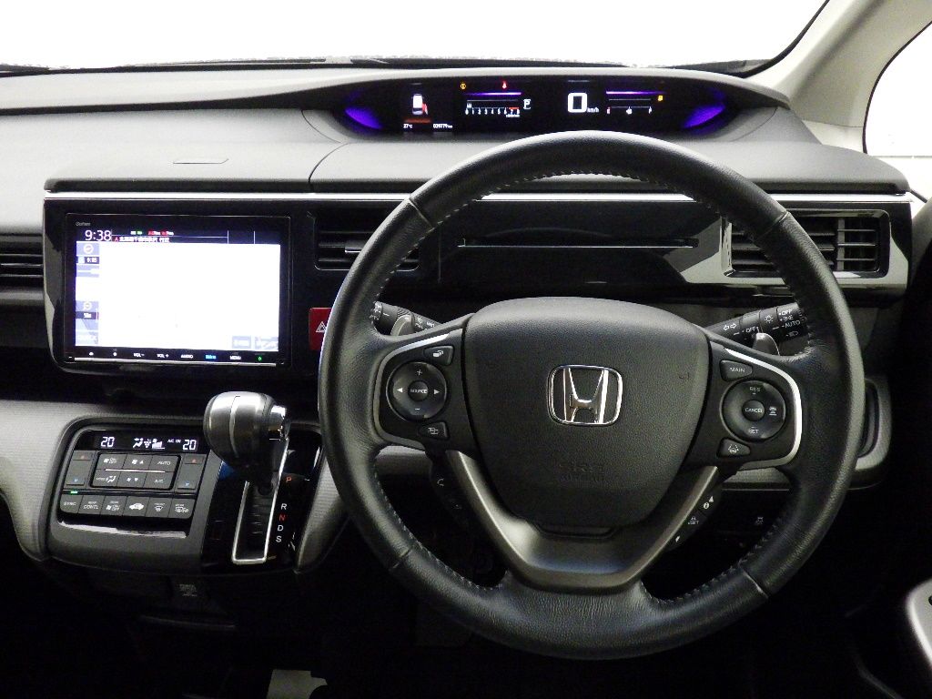 2021 Honda Stepwgn 4WD ホンダセンシング auction photo 3
