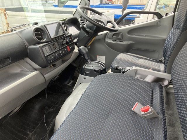 2021 Hino Dutro Aluminum van auction photo 5