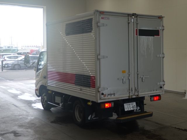 2021 Hino Dutro Aluminum van auction photo 2