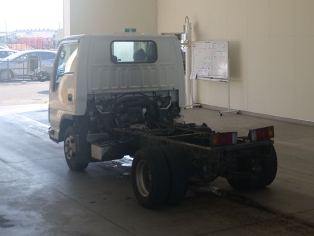 2011 Isuzu Elf シャーシ auction photo 2