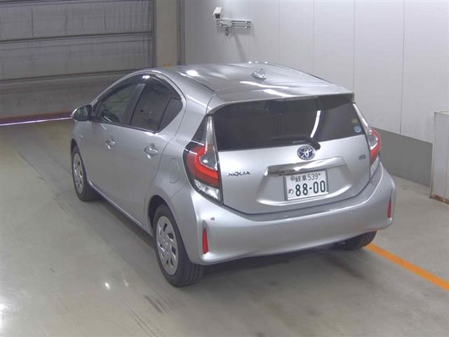 2018 Toyota Aqua Sスタイルブラック auction photo 2