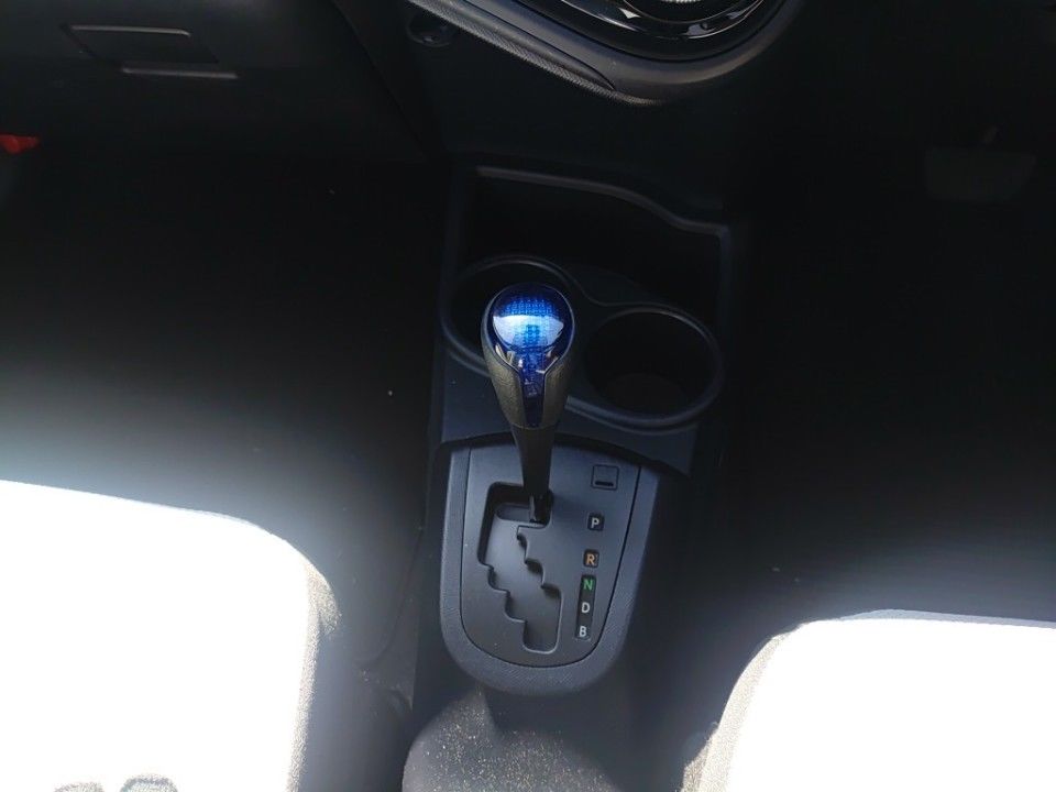 2022 Toyota Aqua auction photo 12