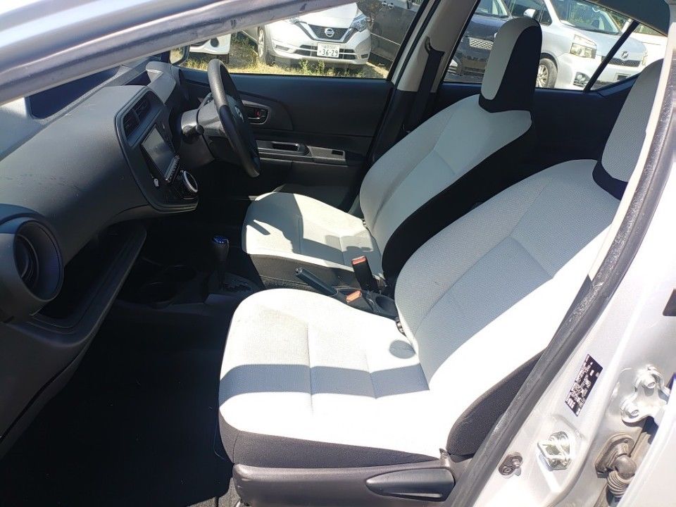 2022 Toyota Aqua auction photo 16