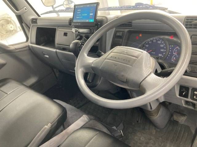 2006 Mitsubishi Fuso Canter 平 auction photo 2
