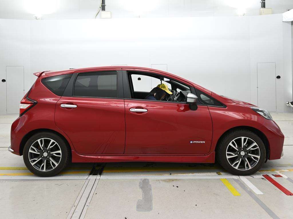 2018 Nissan Note e-パワーオーテックスポーツスペク auction photo 3