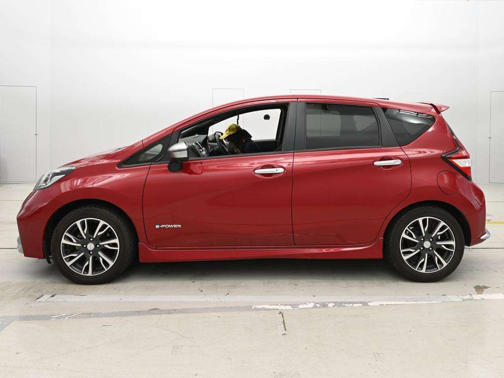2018 Nissan Note e-パワーオーテックスポーツスペク auction photo 4